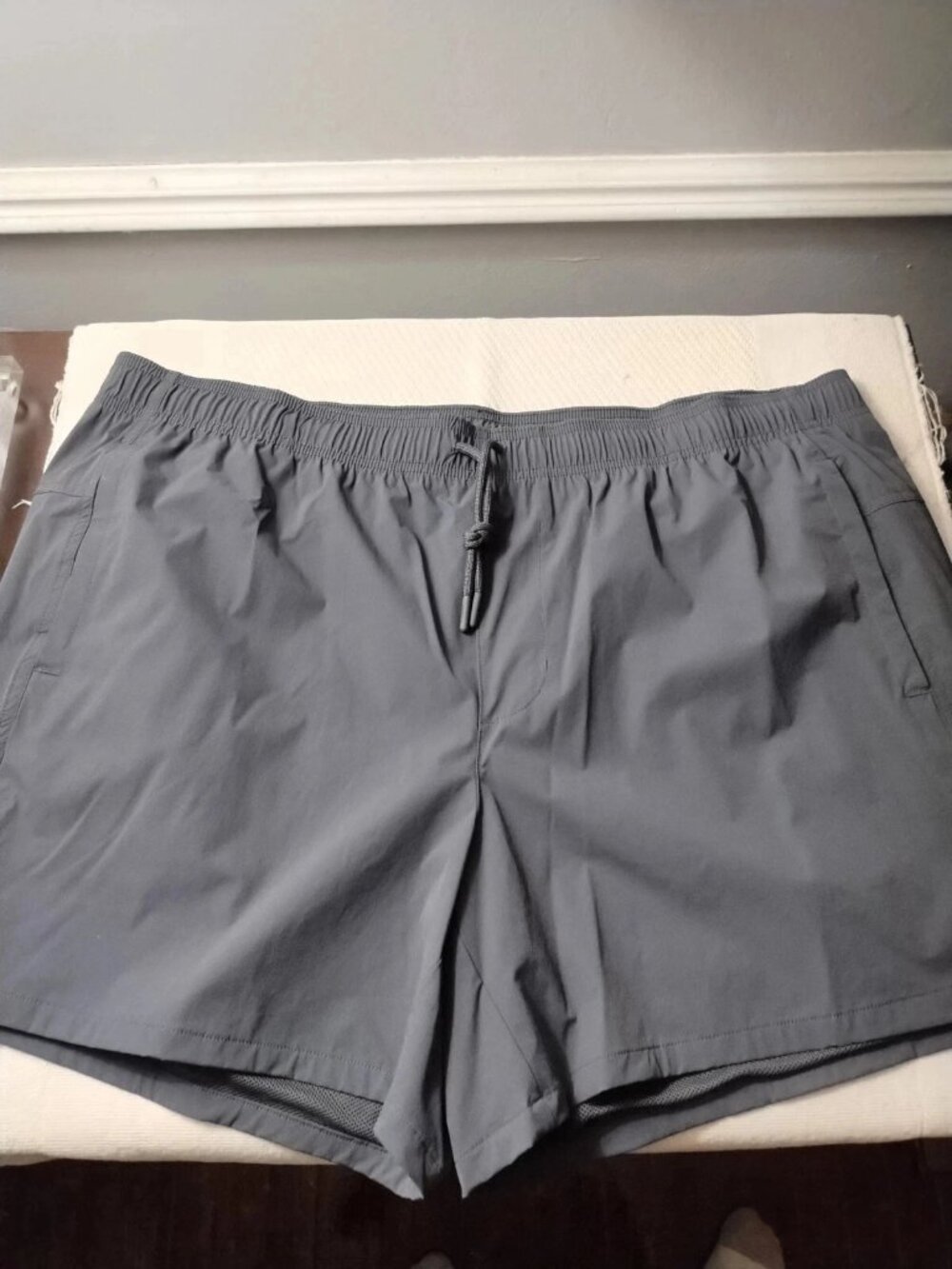 Men's VRST 5" Inseam Woven Nylon Everyday Shorts Charcoal